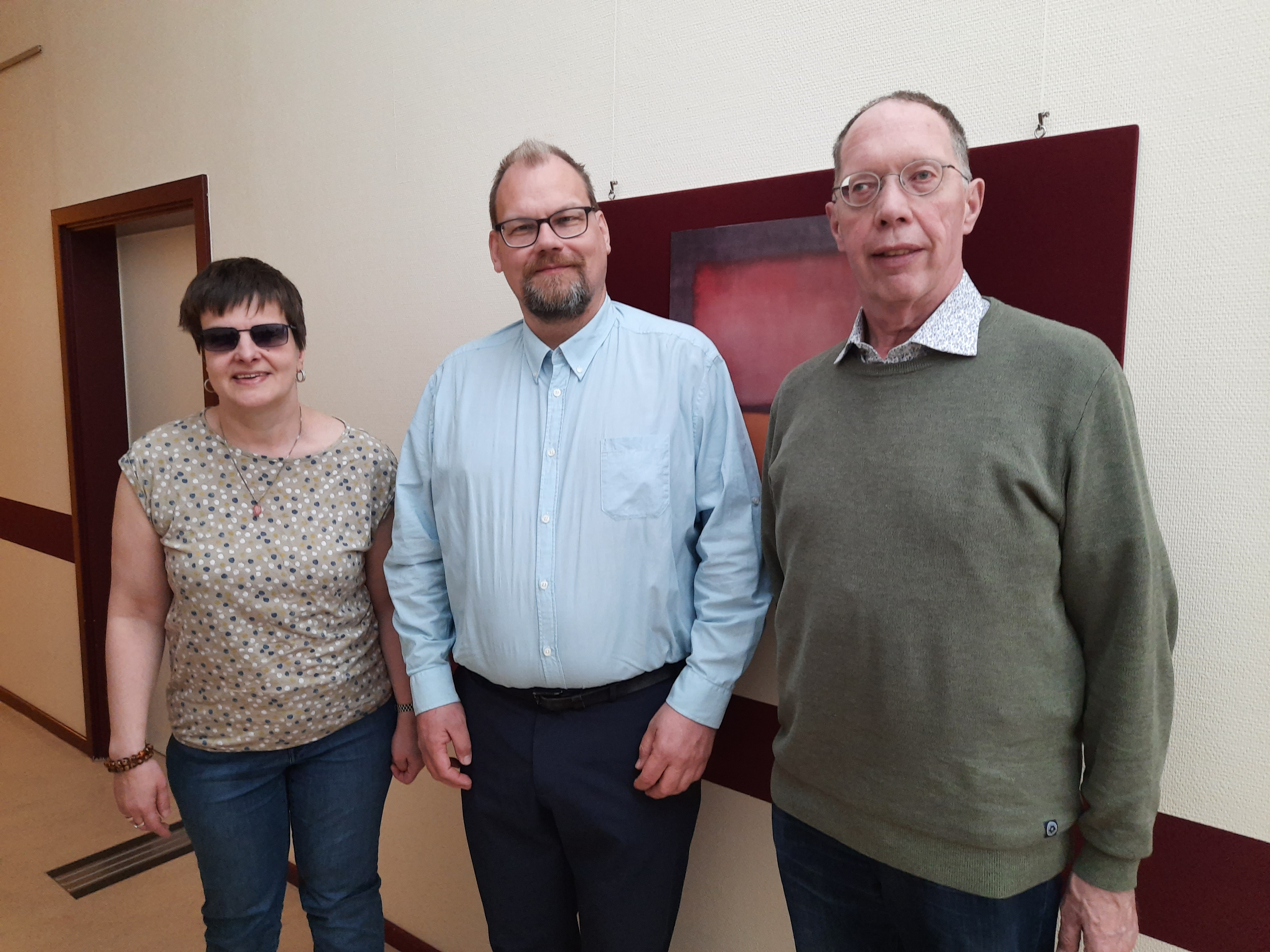 Die Vorsitzende Swetlana Böhm zusammen mit dem neuen Geschäftsführer Tim Kock und dem stellvertretenden Vorsitzenden Herbert Kleine-Wolter (von links)