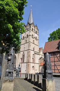 Das Bild zeigt eine Kirche in Herford