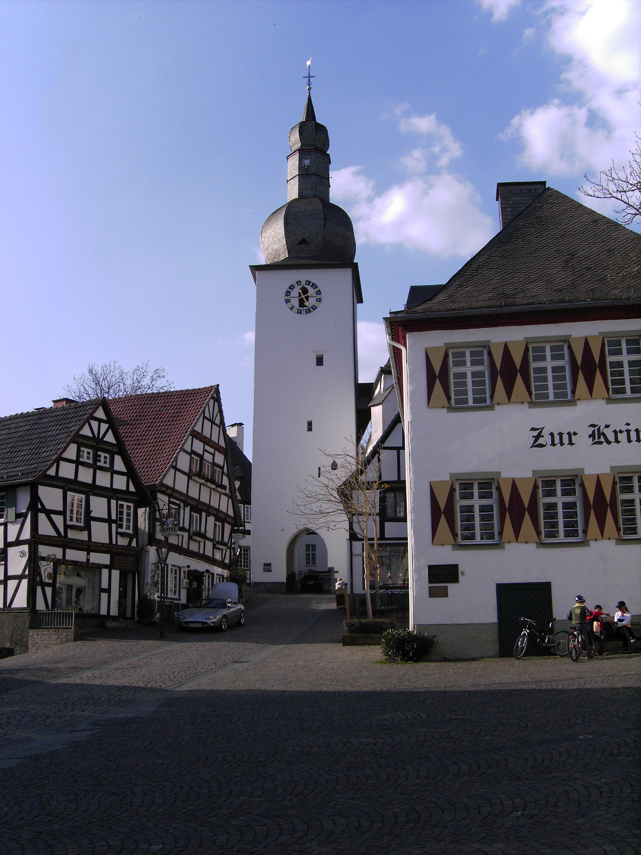Das Foto zeigt den Glockenturm von Arnsberg