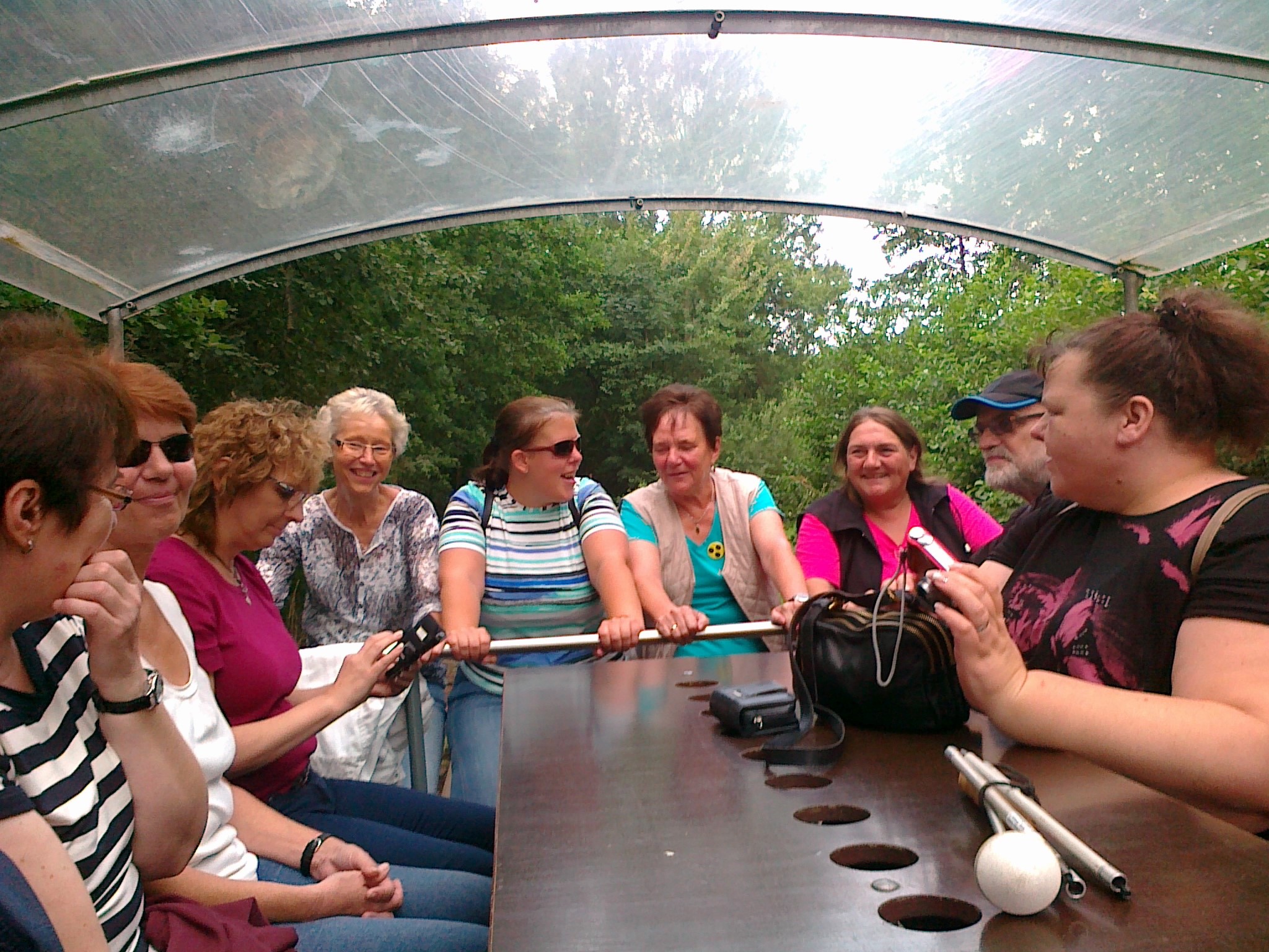 Das Foto zeigt die Teilnehmer des Sommerausflugs