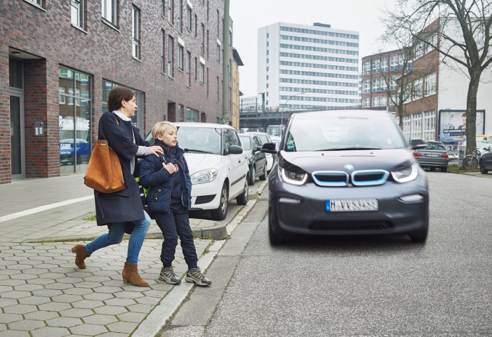 Geräuschlose Elektroautos sind für Kinder eine große Gefahr. Foto: DBSV/Schwering